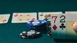 Cách thực hiện bluff thành công trong poker